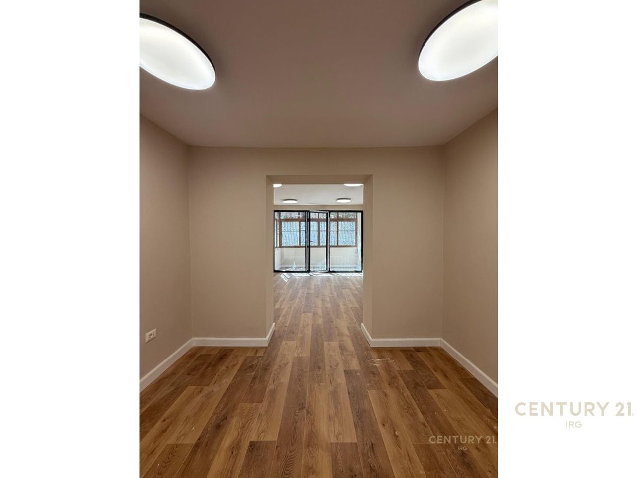 APARTAMENT 2+1 PER SHITJE PRANE PETRO NINIT!