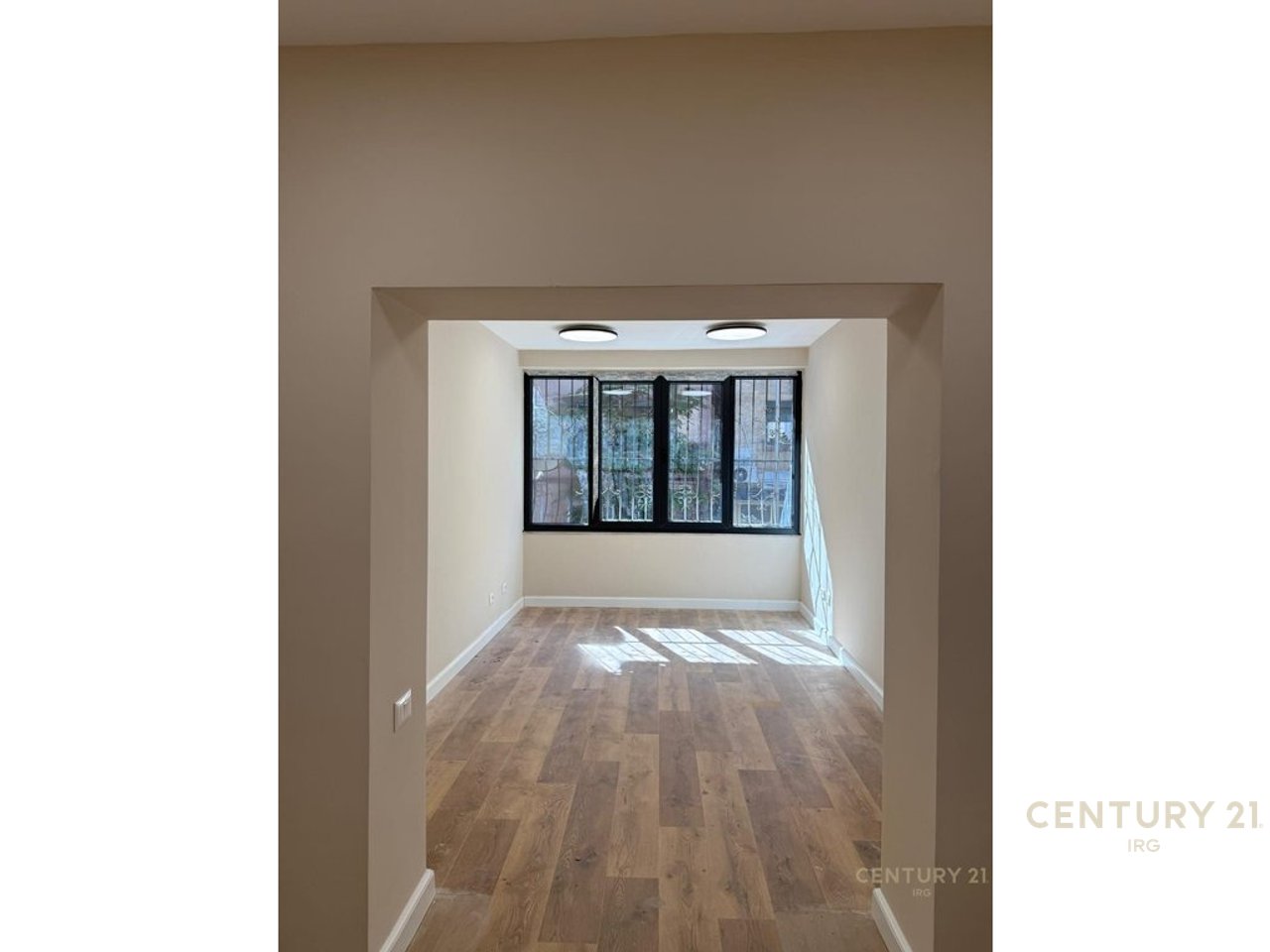 APARTAMENT 2+1 PER SHITJE PRANE PETRO NINIT!