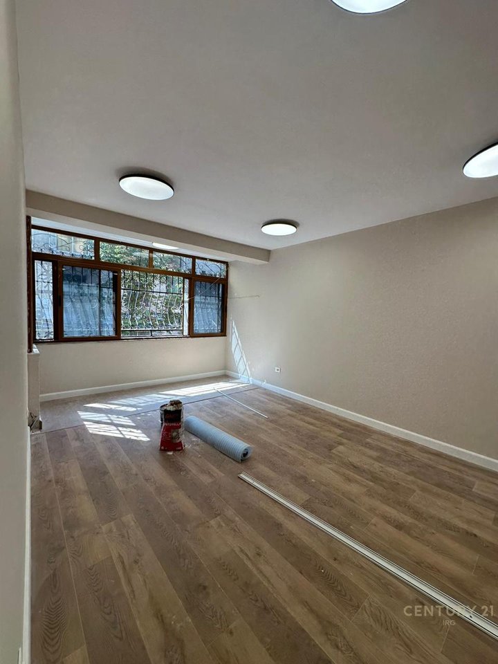 APARTAMENT 2+1 PER SHITJE PRANE PETRO NINIT!