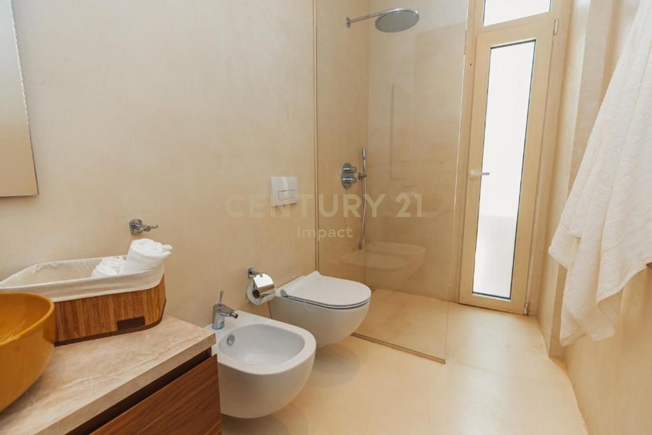 SHESIM SUPER VILË BIG TWIN LUKSOZE ME PISHINE NË GREEN COAST 1 PALASË!!