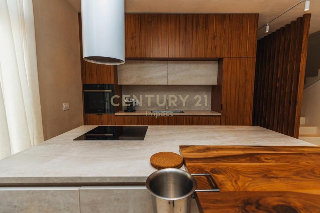 SHESIM SUPER VILË BIG TWIN LUKSOZE ME PISHINE NË GREEN COAST 1 PALASË!!