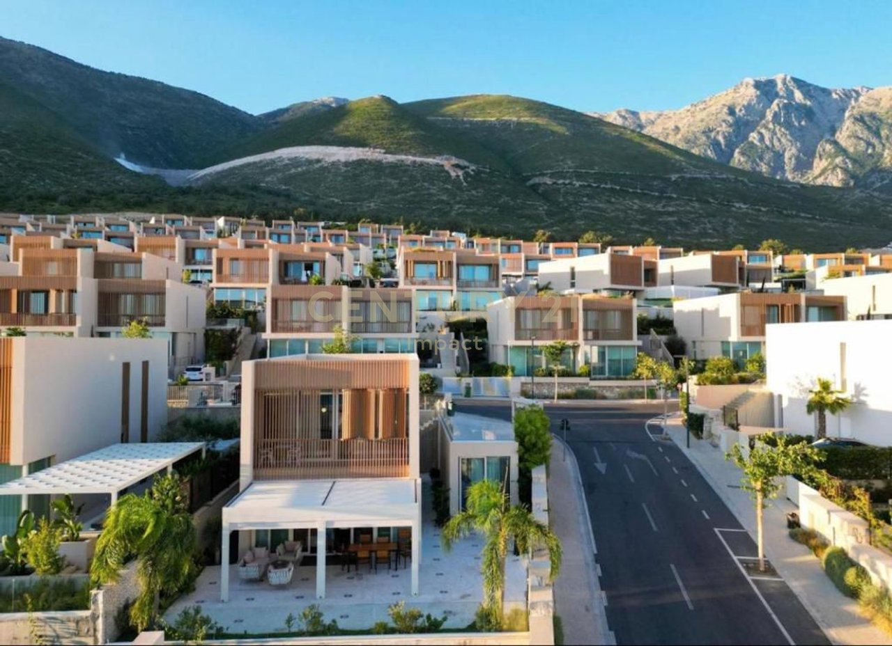 SHESIM SUPER VILË BIG TWIN LUKSOZE ME PISHINE NË GREEN COAST 1 PALASË!!