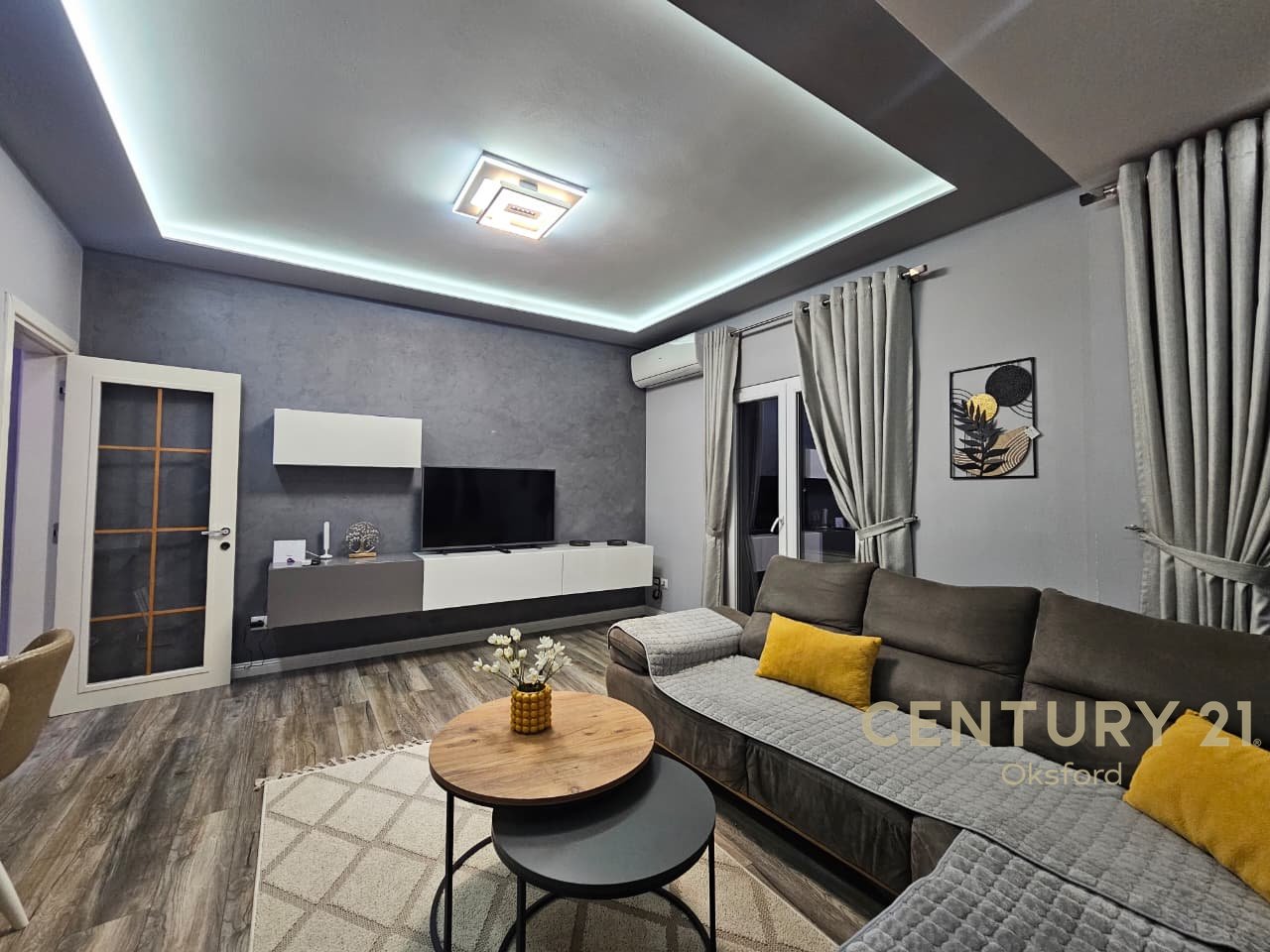 JEPET ME QIRA APARTAMENT 2+1+GARDEROB NE SAUK