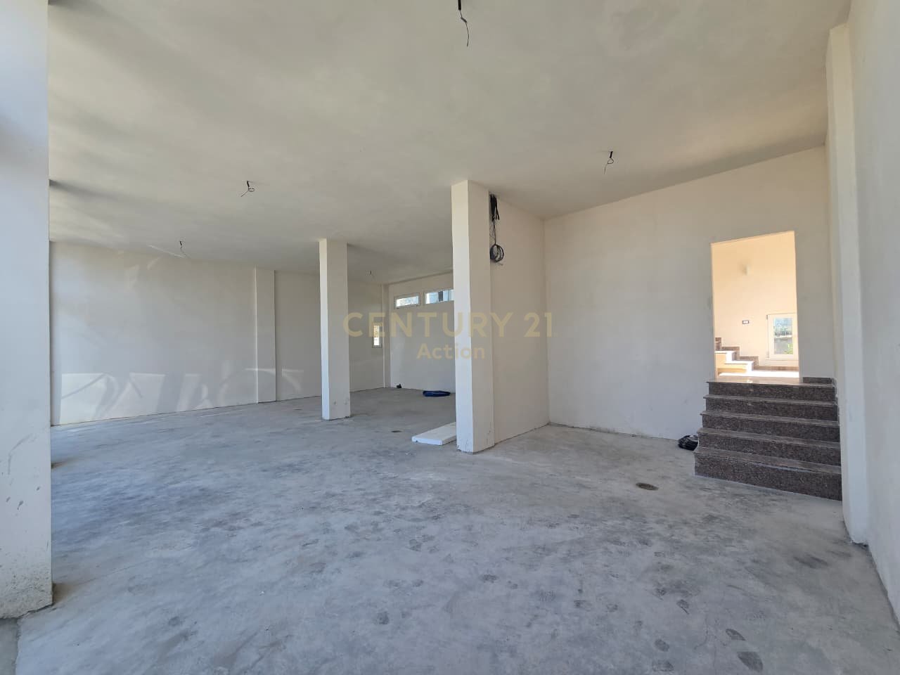 Spazio Commerciale in Affitto nel Centro Kamez, Tirana – €1.000,00 | 124 m²