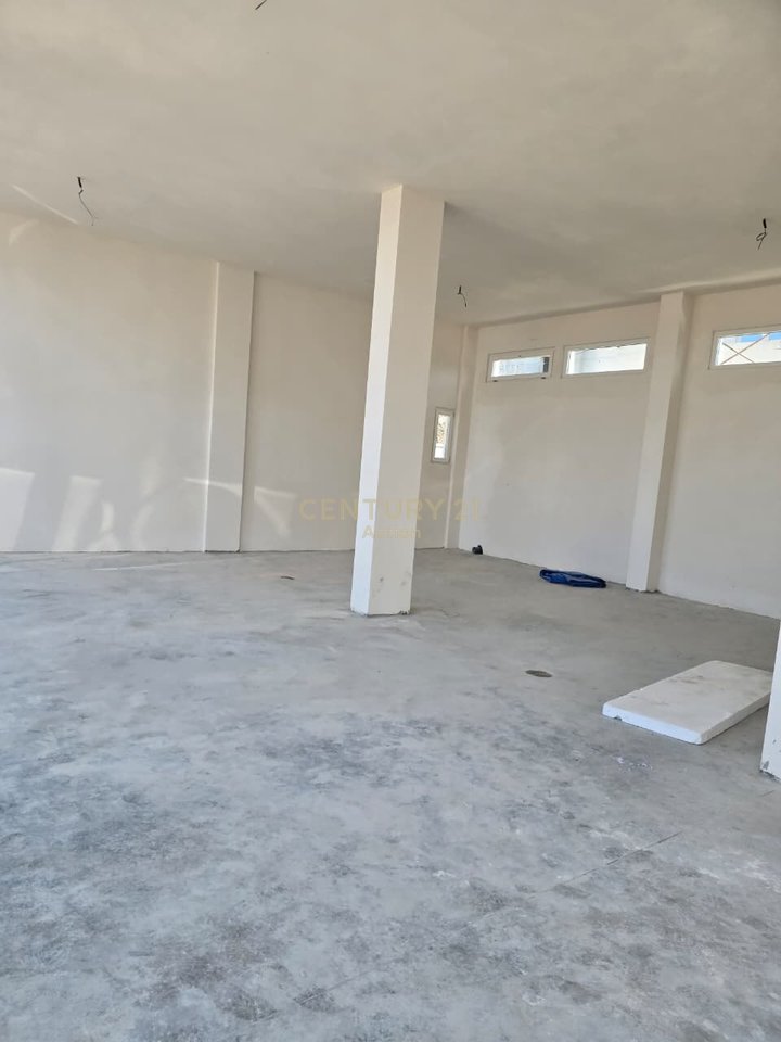 Spazio Commerciale in Affitto nel Centro Kamez, Tirana – €1.000,00 | 124 m²
