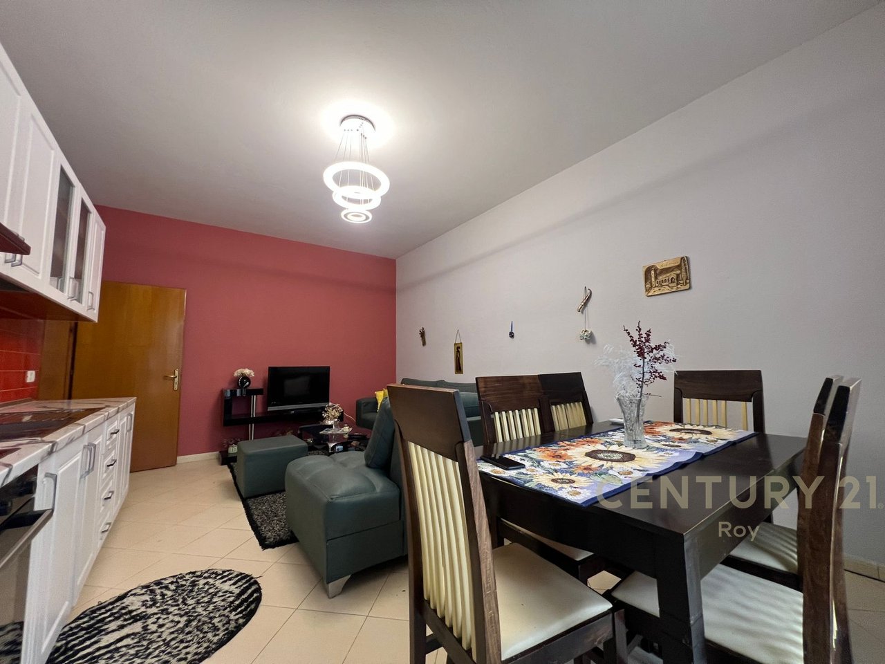 IN AFFITTO SECONDO PIANO DI UNA VILLA SU 3 PIANI A ILIRIA BEACH