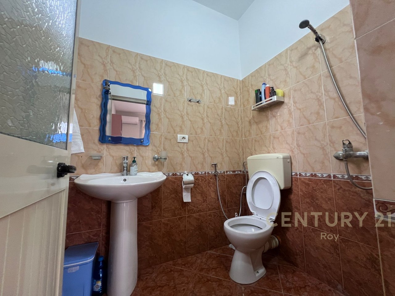 IN AFFITTO SECONDO PIANO DI UNA VILLA SU 3 PIANI A ILIRIA BEACH