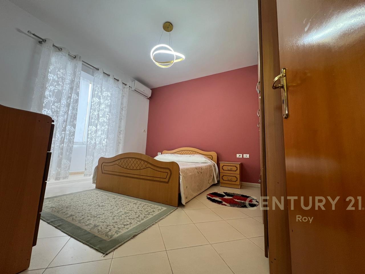 IN AFFITTO SECONDO PIANO DI UNA VILLA SU 3 PIANI A ILIRIA BEACH