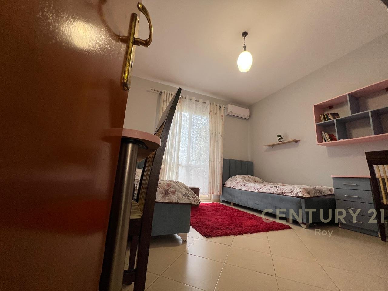 IN AFFITTO SECONDO PIANO DI UNA VILLA SU 3 PIANI A ILIRIA BEACH