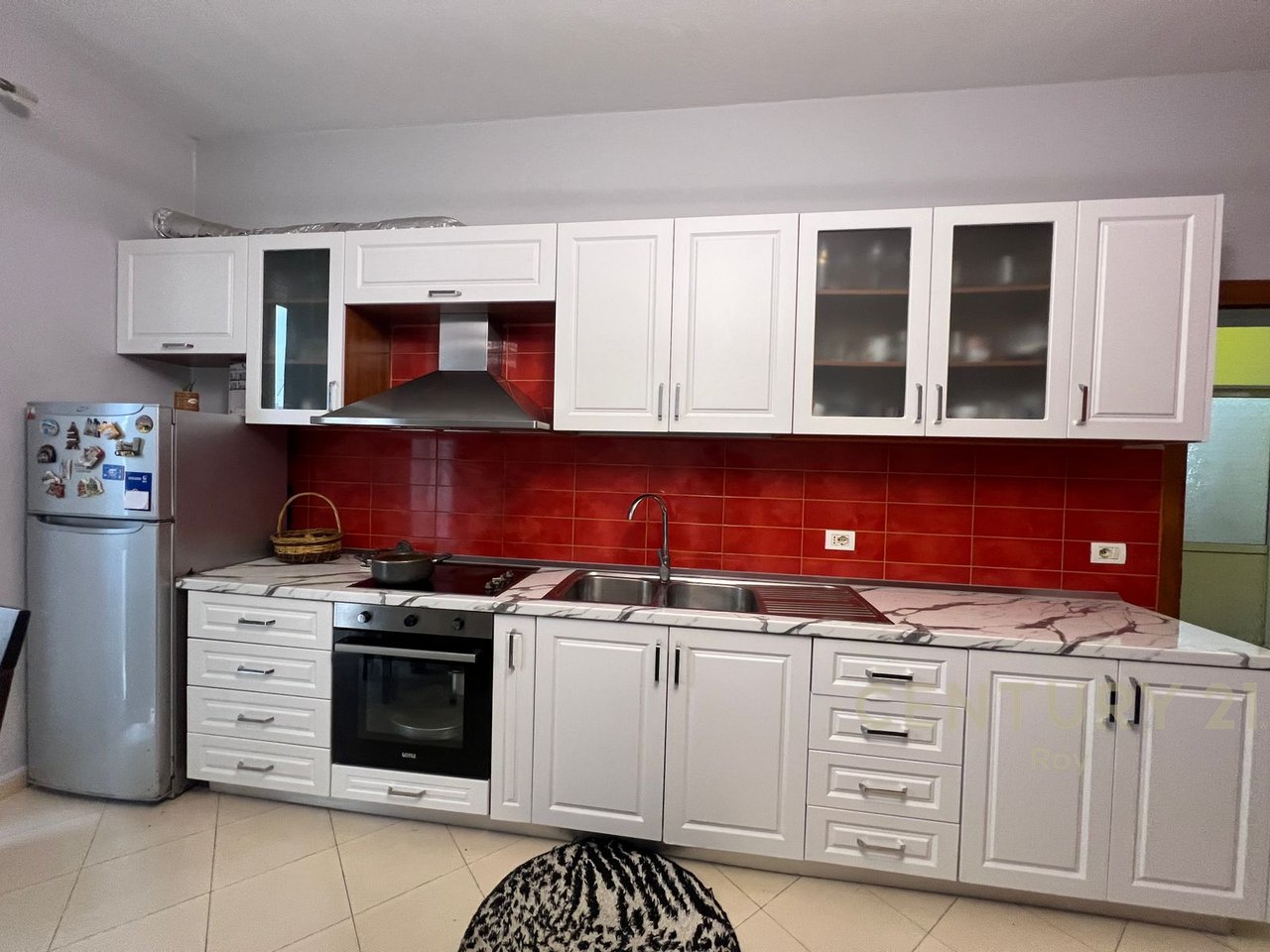 IN AFFITTO SECONDO PIANO DI UNA VILLA SU 3 PIANI A ILIRIA BEACH