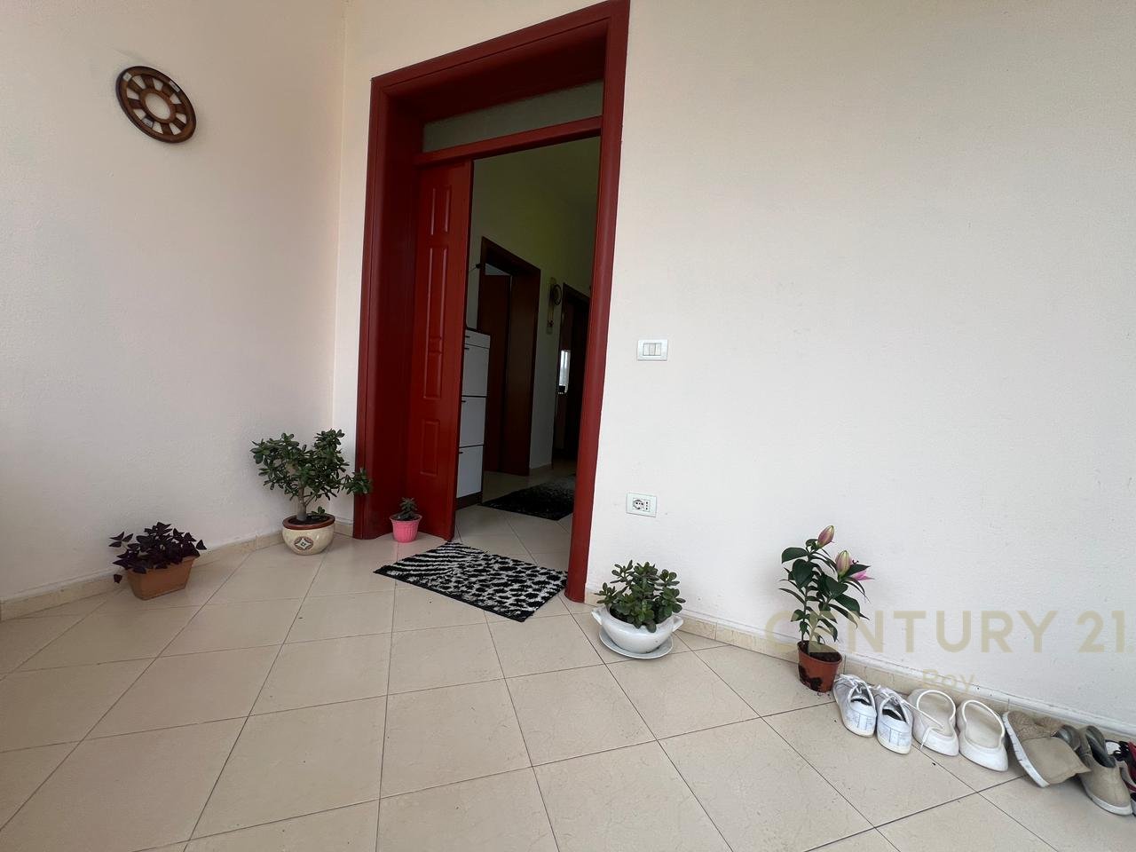 IN AFFITTO SECONDO PIANO DI UNA VILLA SU 3 PIANI A ILIRIA BEACH