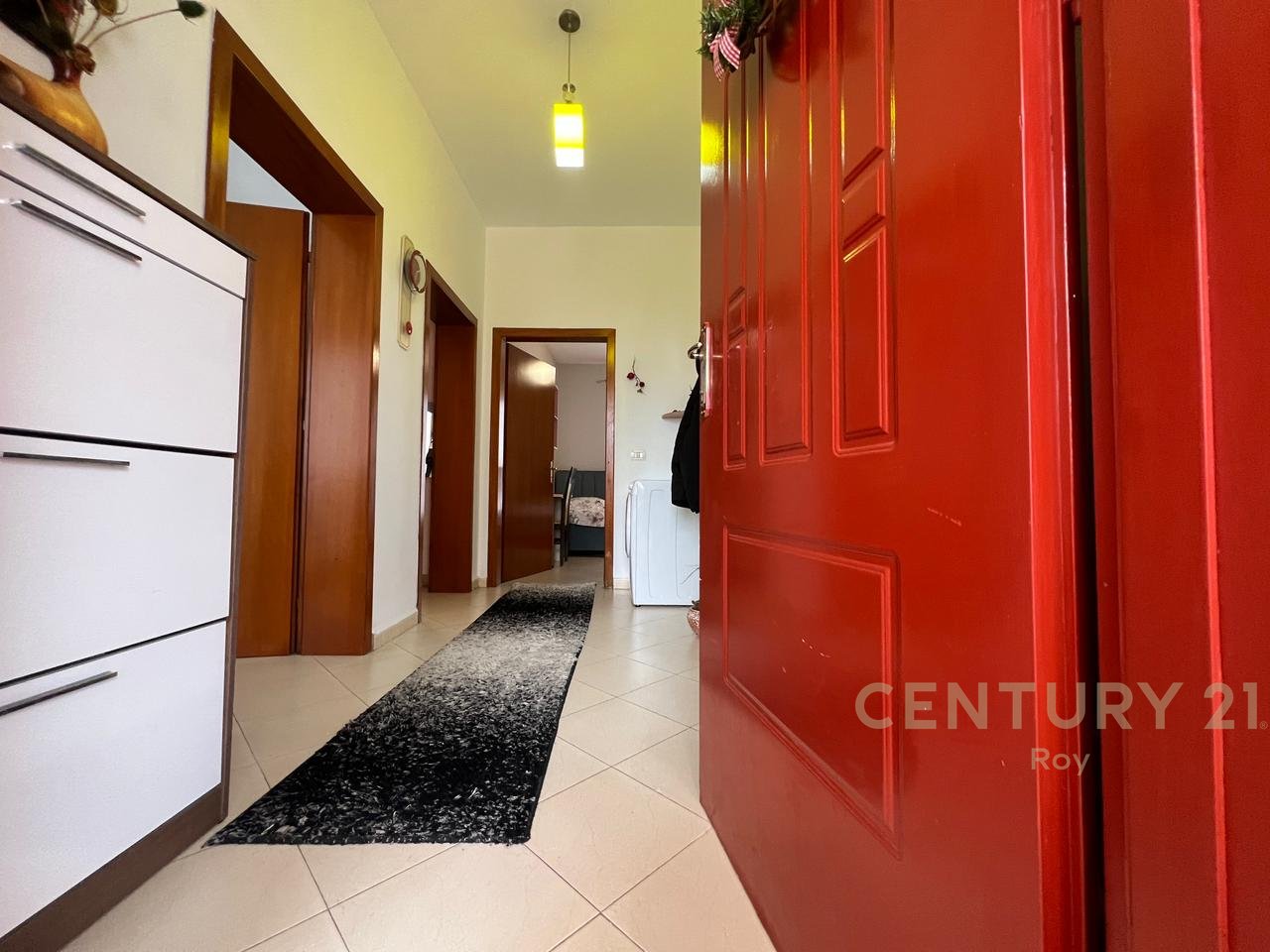 IN AFFITTO SECONDO PIANO DI UNA VILLA SU 3 PIANI A ILIRIA BEACH