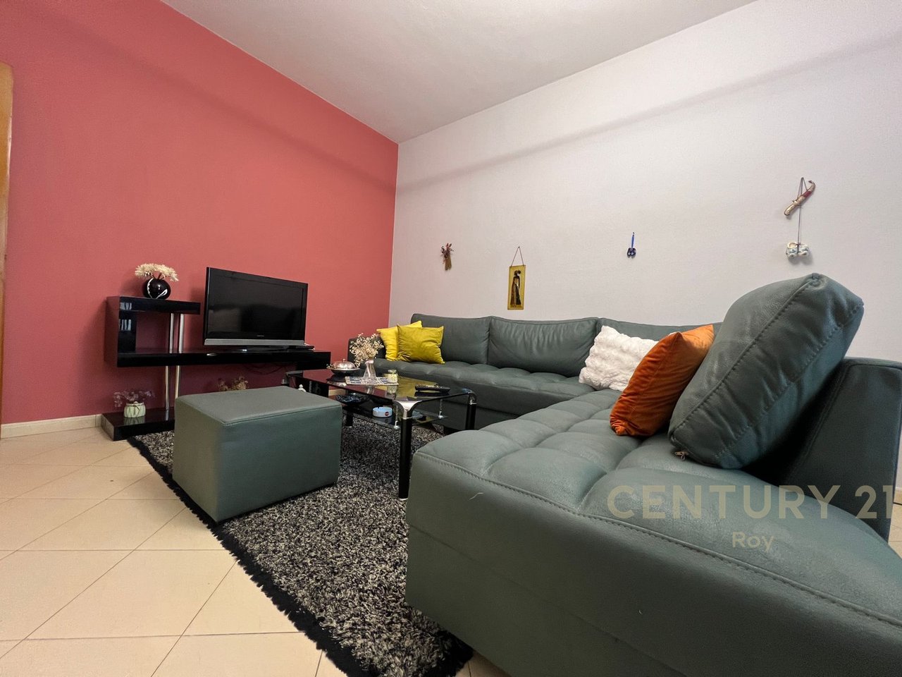 IN AFFITTO SECONDO PIANO DI UNA VILLA SU 3 PIANI A ILIRIA BEACH