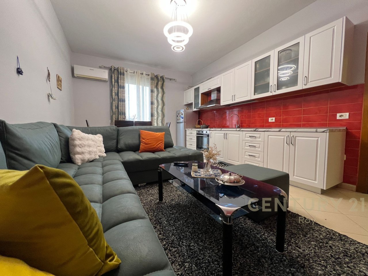 IN AFFITTO SECONDO PIANO DI UNA VILLA SU 3 PIANI A ILIRIA BEACH