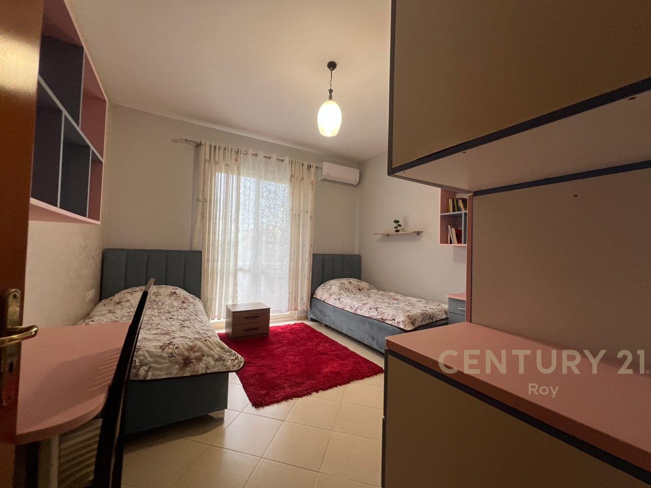 IN AFFITTO SECONDO PIANO DI UNA VILLA SU 3 PIANI A ILIRIA BEACH