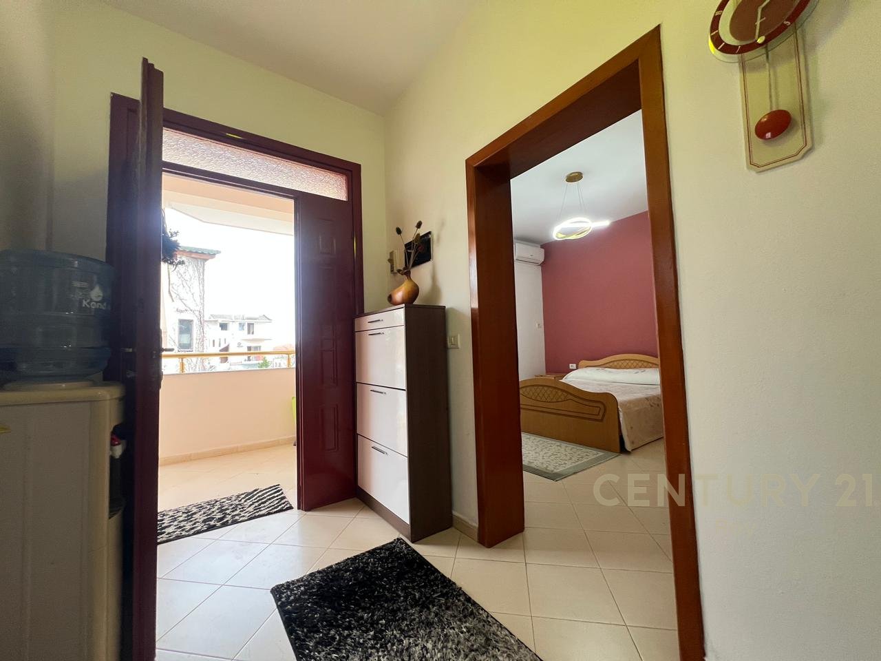 IN AFFITTO SECONDO PIANO DI UNA VILLA SU 3 PIANI A ILIRIA BEACH