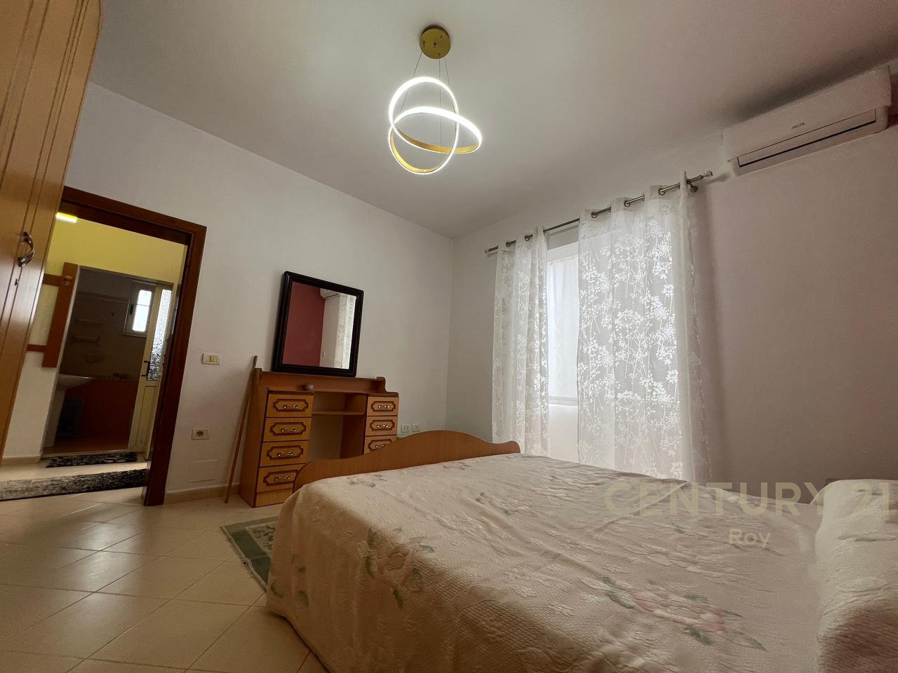 IN AFFITTO SECONDO PIANO DI UNA VILLA SU 3 PIANI A ILIRIA BEACH