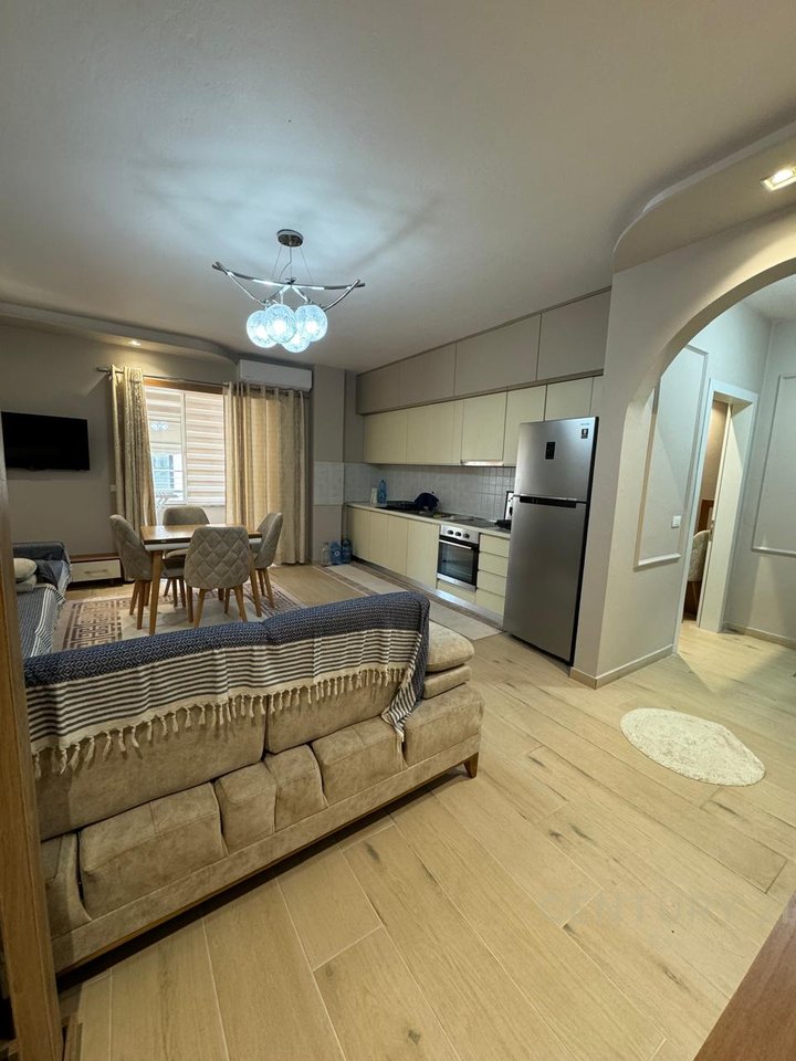 JEPET ME QIRA 1+1 NE SHKEMBIN E KAVAJES