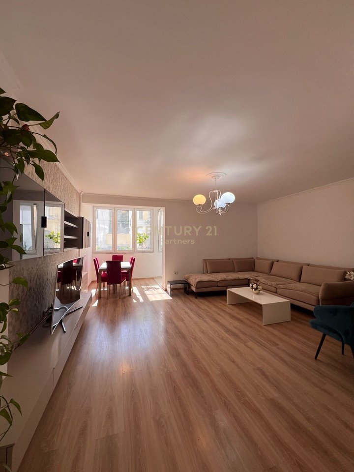 LOCALE COMMERCIALE IN AFFITTO VICINO AGLI EDIFICI DI 9 PIANI