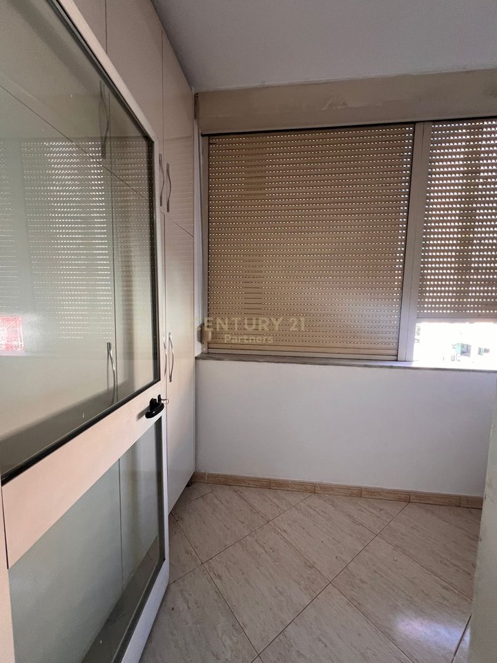 LOCALE COMMERCIALE IN AFFITTO VICINO AGLI EDIFICI DI 9 PIANI