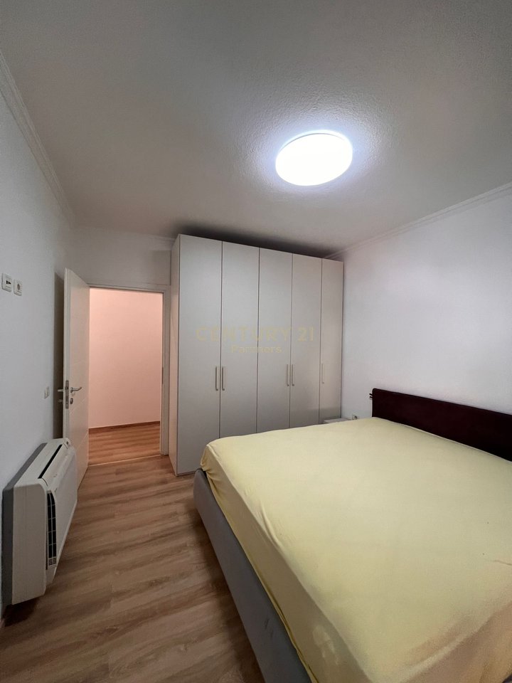 LOCALE COMMERCIALE IN AFFITTO VICINO AGLI EDIFICI DI 9 PIANI