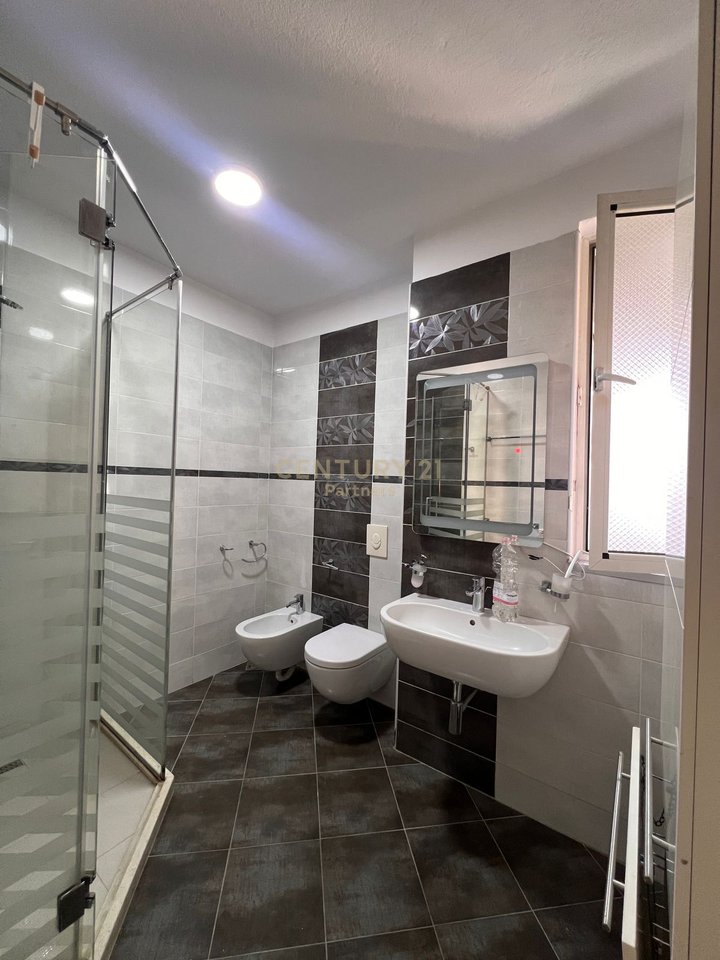 LOCALE COMMERCIALE IN AFFITTO VICINO AGLI EDIFICI DI 9 PIANI