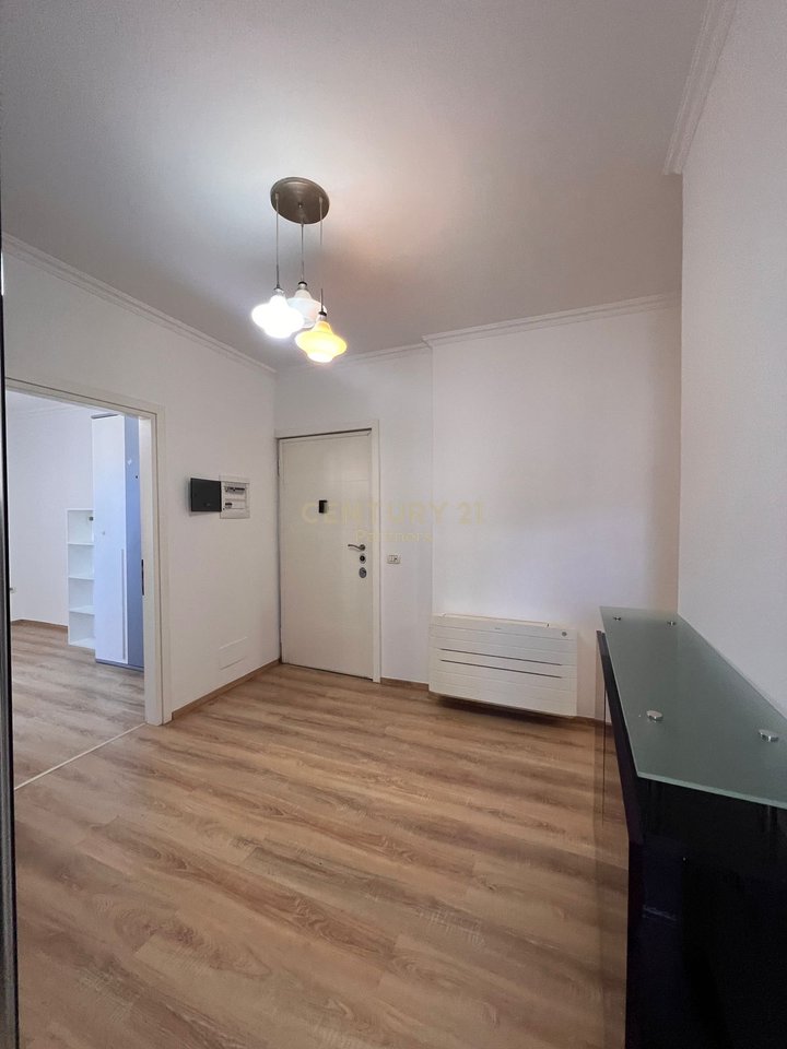 LOCALE COMMERCIALE IN AFFITTO VICINO AGLI EDIFICI DI 9 PIANI