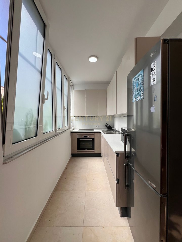 LOCALE COMMERCIALE IN AFFITTO VICINO AGLI EDIFICI DI 9 PIANI