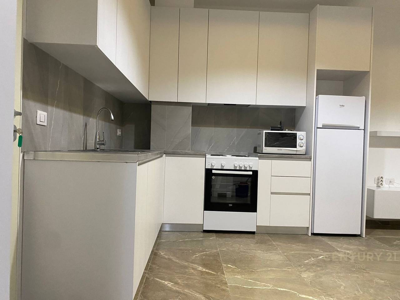 CASSA ITALIA, APARTAMENT 1+1 ME QIRA!
