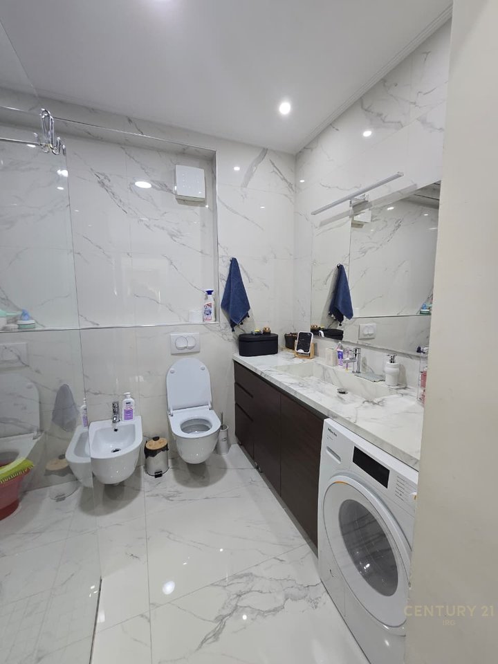 Apartament 3+1+2+ballkon+depo+garazhd tek Rruga e Kosovareve.