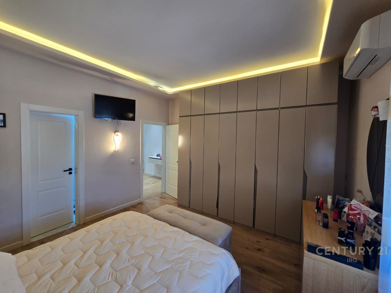 Apartament 3+1+2+ballkon+depo+garazhd tek Rruga e Kosovareve.