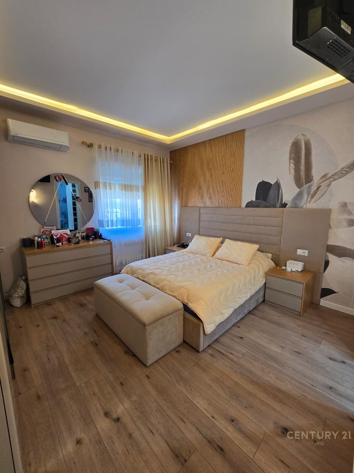 Apartament 3+1+2+ballkon+depo+garazhd tek Rruga e Kosovareve.