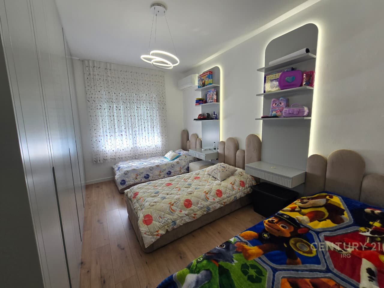 Apartament 3+1+2+ballkon+depo+garazhd tek Rruga e Kosovareve.