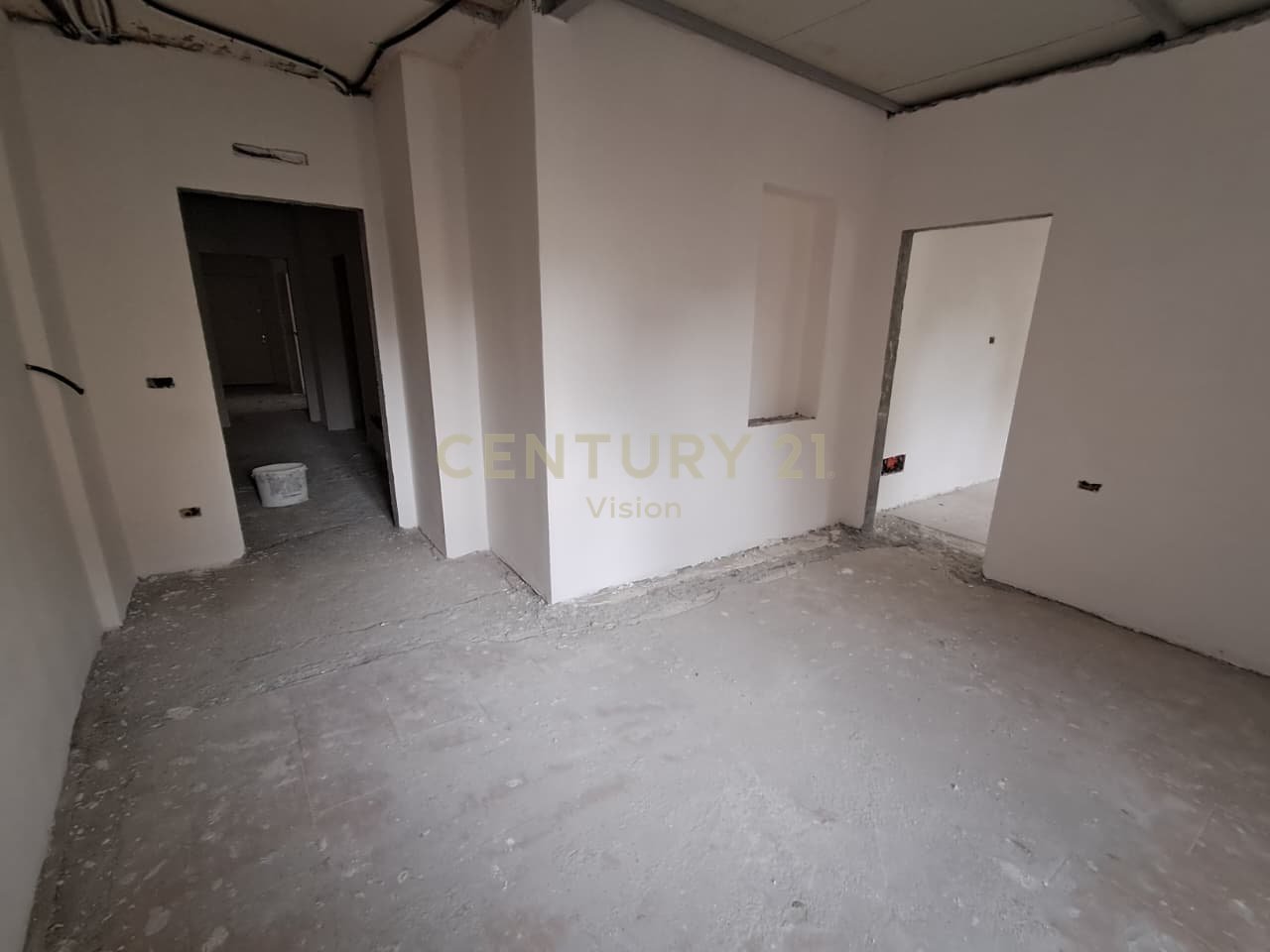 Appartamento 3+1+3 bagni in vendita vicino a Pedonale, Shkodër