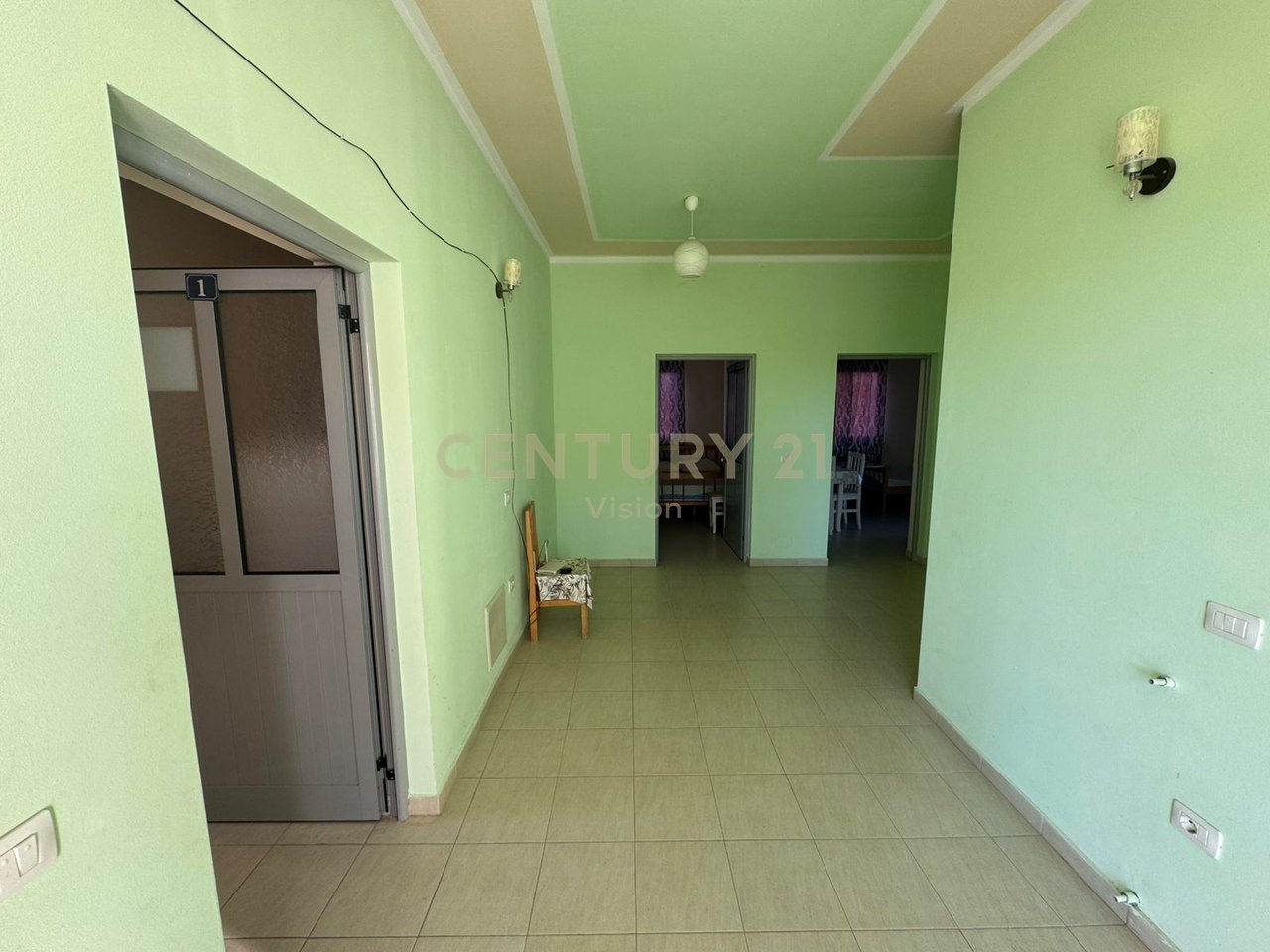 Hotel 2-katesh per shitje ne Velipoje