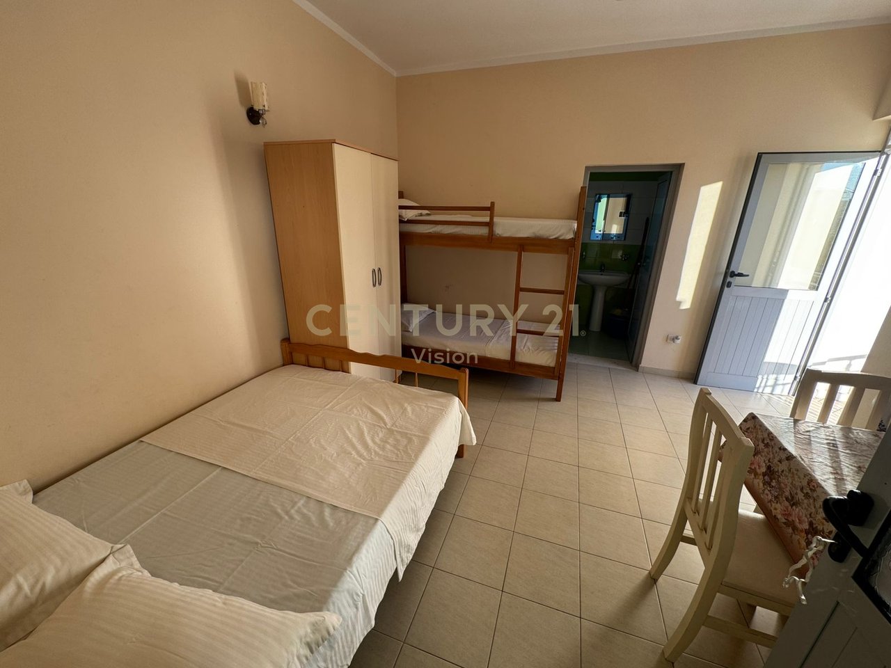 Hotel 2-katesh per shitje ne Velipoje