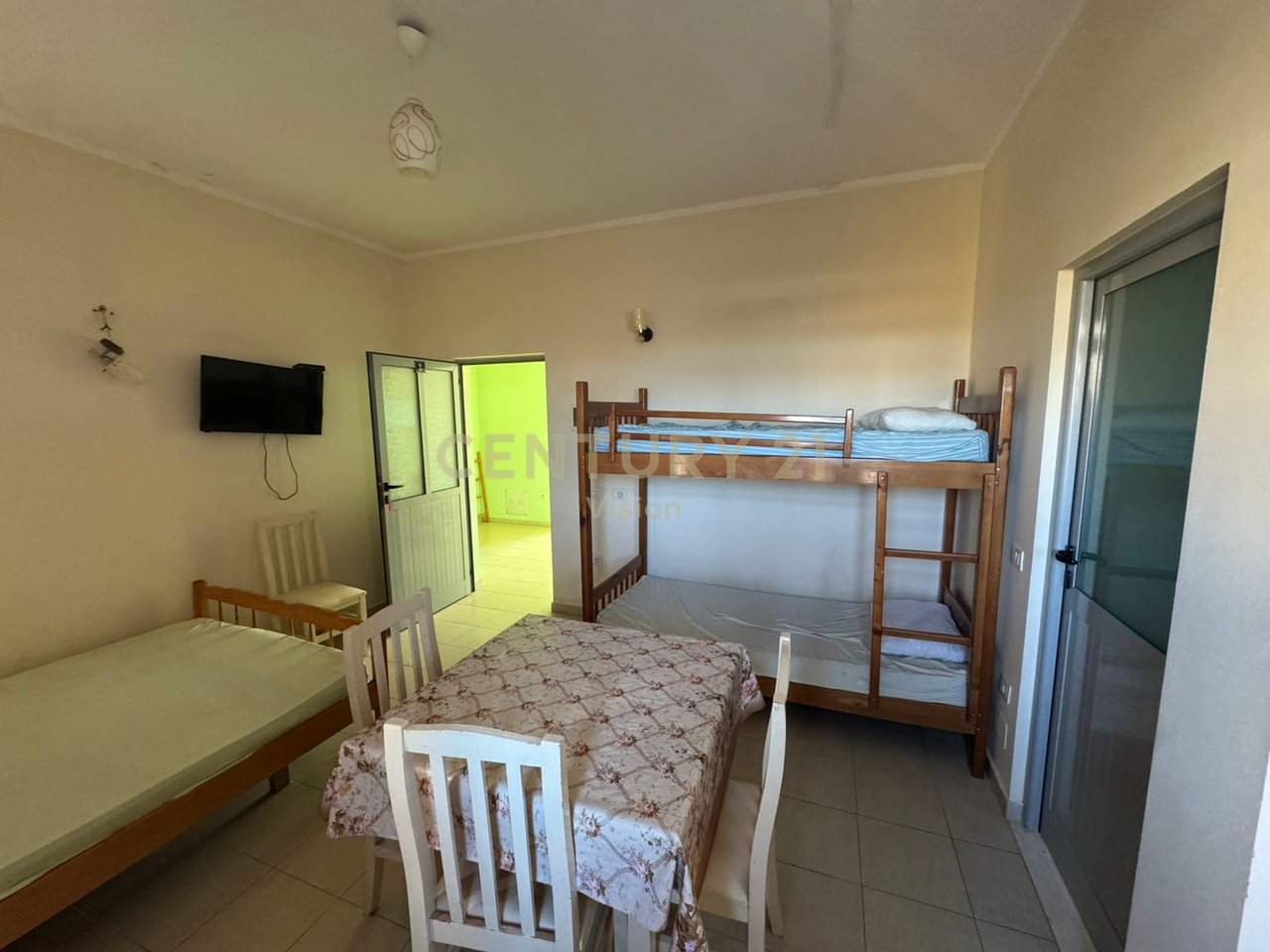 Hotel 2-katesh per shitje ne Velipoje