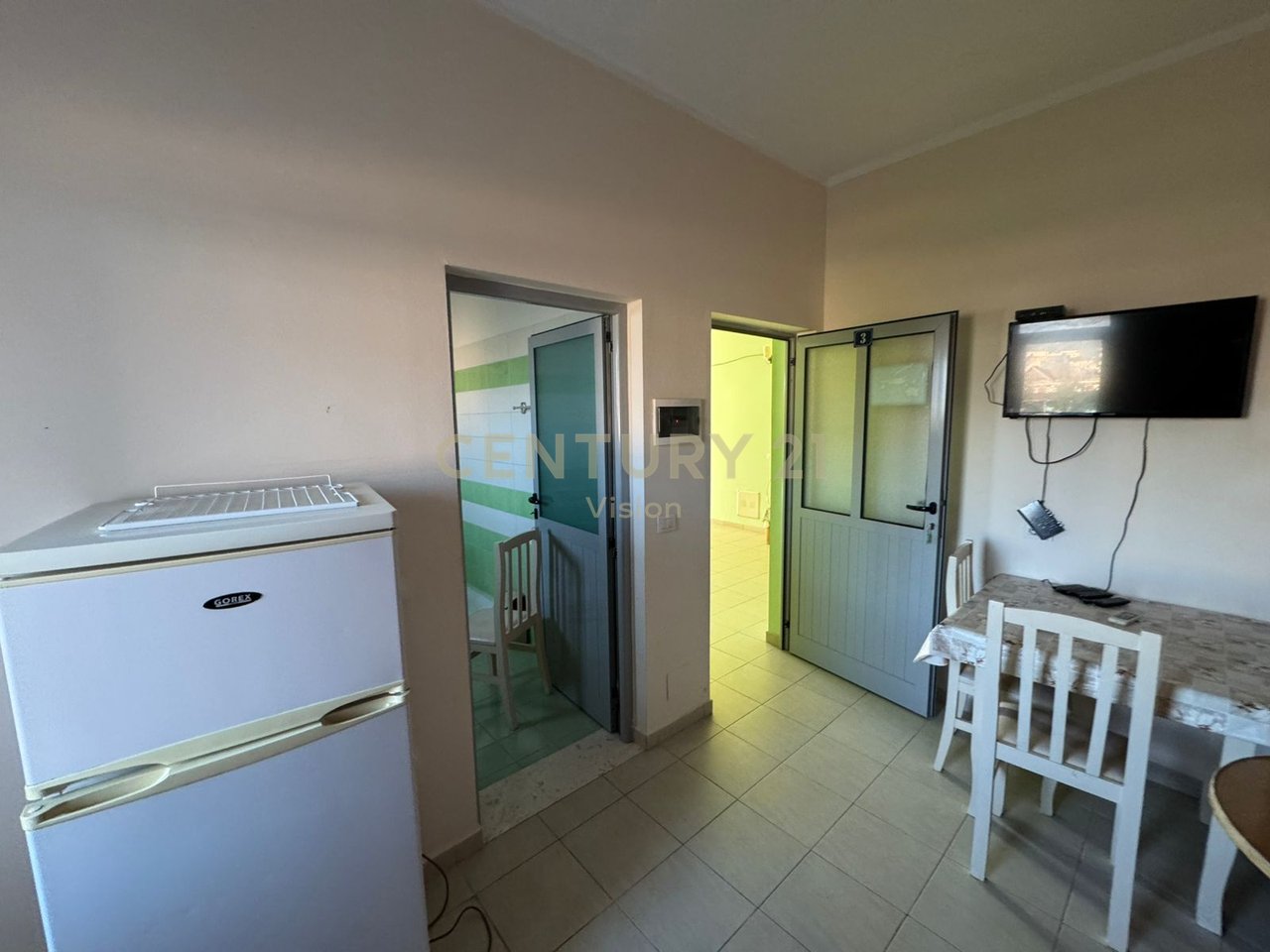 Hotel 2-katesh per shitje ne Velipoje