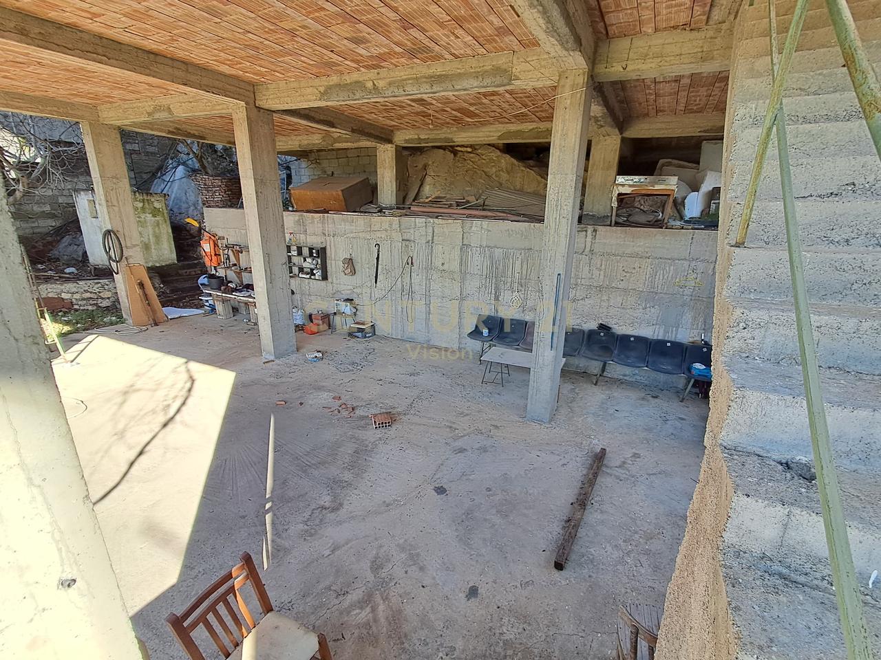 Shtepi private 4-kateshe + 500 m2 toke per shitje, Shengjin