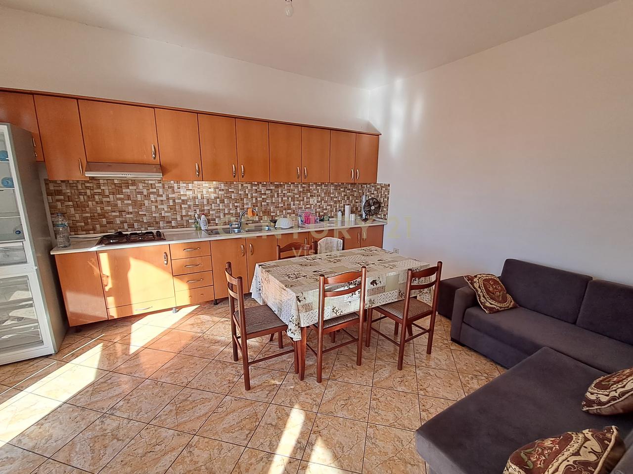 Shtepi private 4-kateshe + 500 m2 toke per shitje, Shengjin