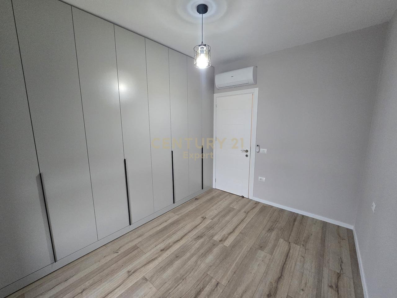 APARTAMENT 2+1+2 NE SHITJE PRANE UET