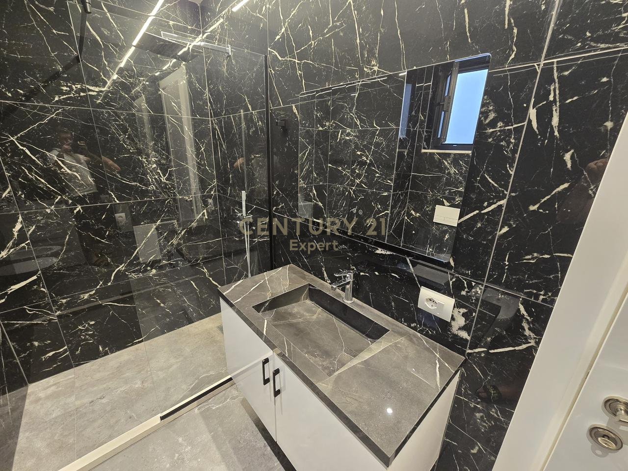 APARTAMENT 2+1+2 NE SHITJE PRANE UET