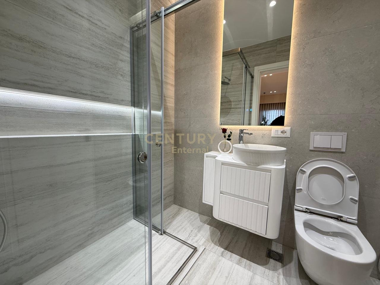 Apartament Luksoz me Qira 2+1+2 në Garden Building