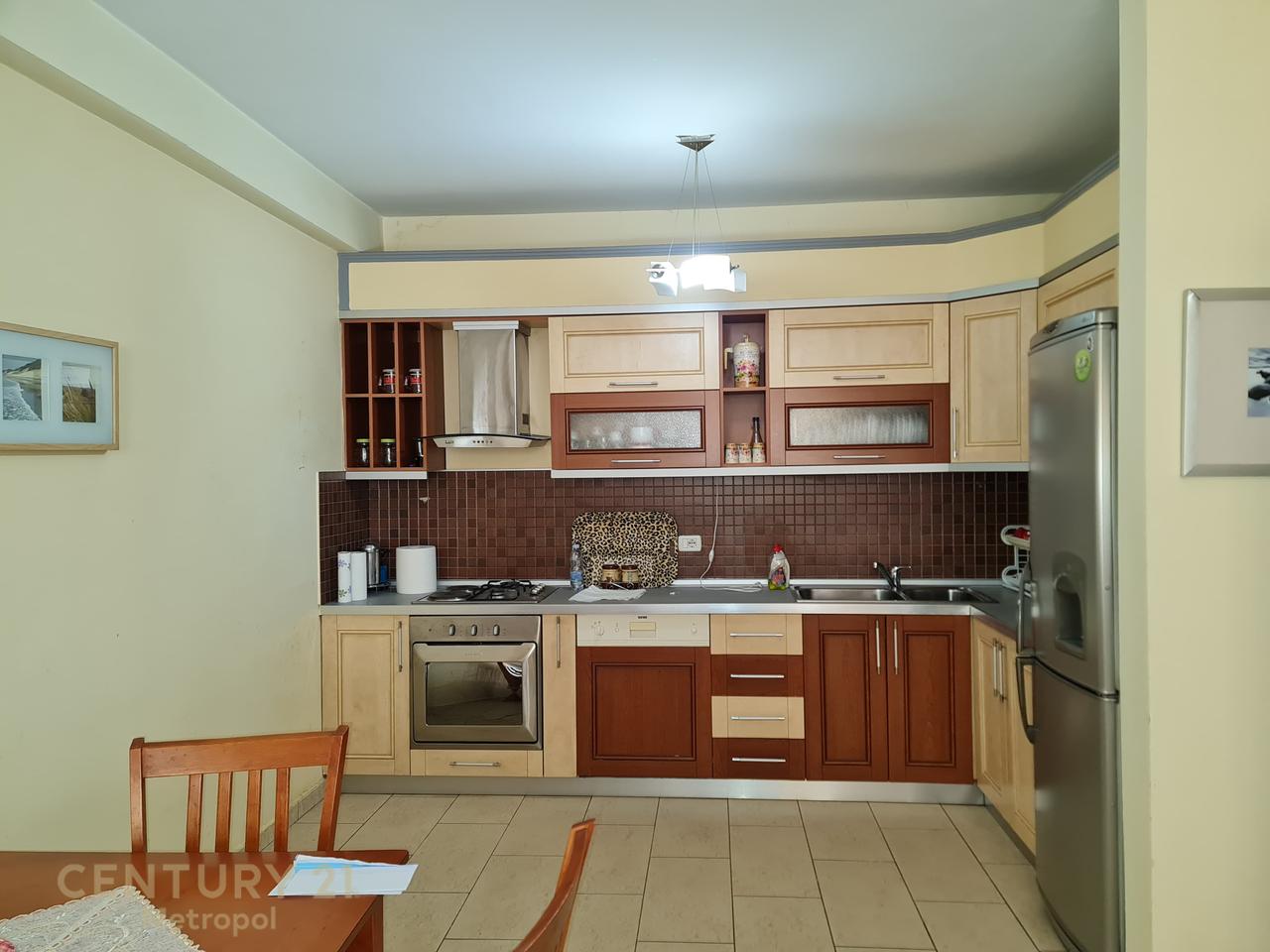 Apartament 2+1 Për Shitje në Komunën e Parisit,