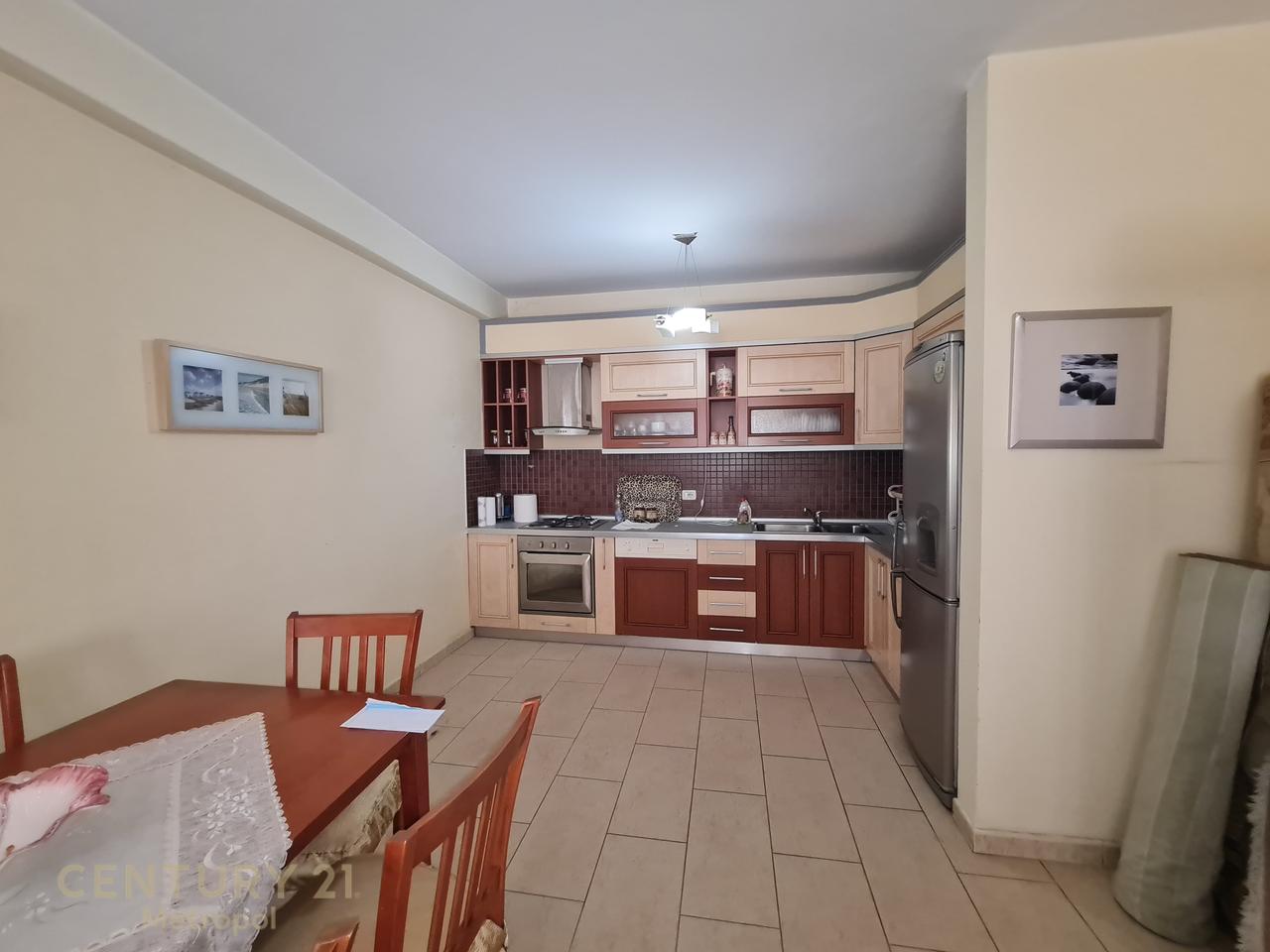 Apartament 2+1 Për Shitje në Komunën e Parisit,