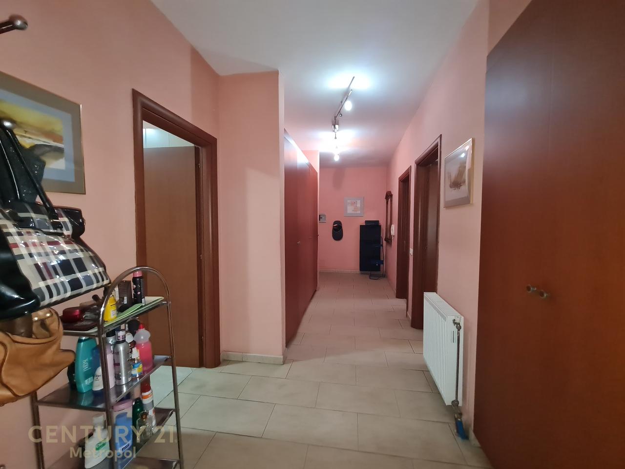 Apartament 2+1 Për Shitje në Komunën e Parisit,