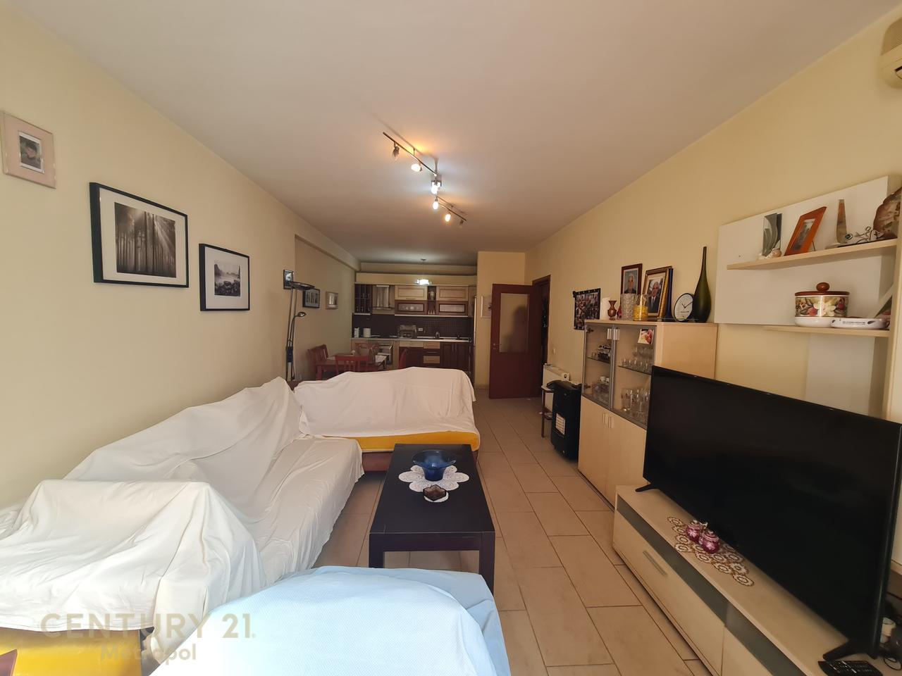 Apartament 2+1 Për Shitje në Komunën e Parisit,