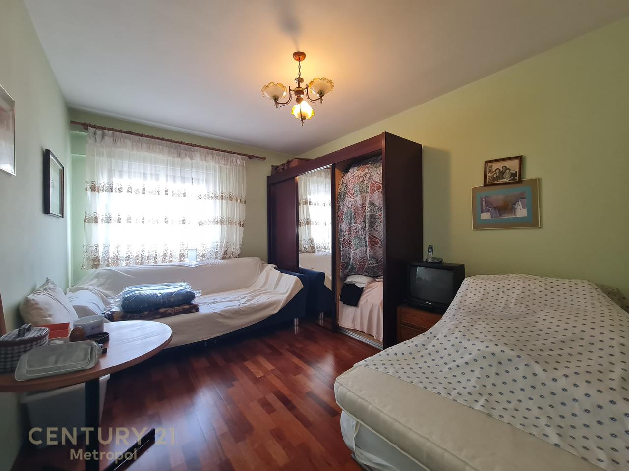 Apartament 2+1 Për Shitje në Komunën e Parisit,