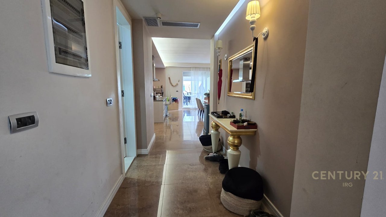 PENTHOUSE 3+1+2 ME VERANDE + POST PARKIMI, LIQENI I THATE!!!