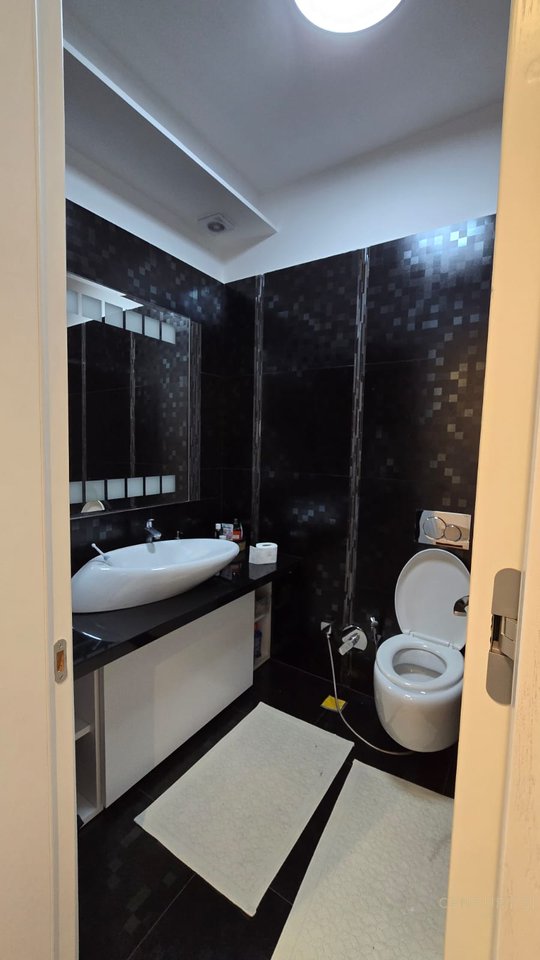 PENTHOUSE 3+1+2 ME VERANDE + POST PARKIMI, LIQENI I THATE!!!